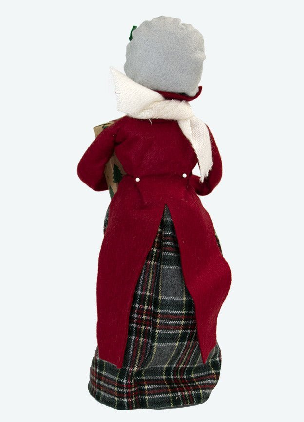 Byers Choice Carolers Christmas Family w/Cookie Woman 1247W - The Primitive Pineapple Collection