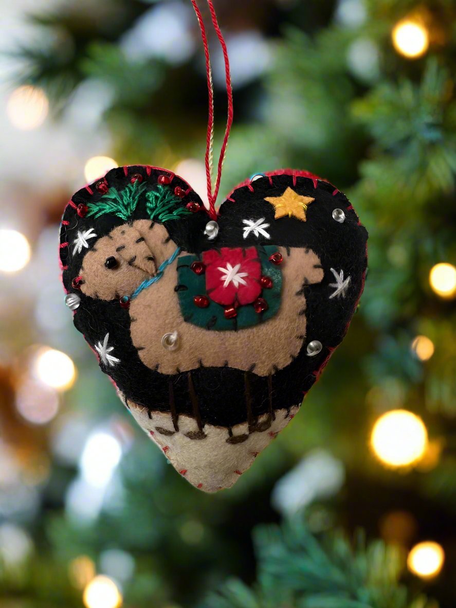 Primitive Christmas Handcrafted Felt 3" Black Heart w/ Deer Ornament - The Primitive Pineapple Collection