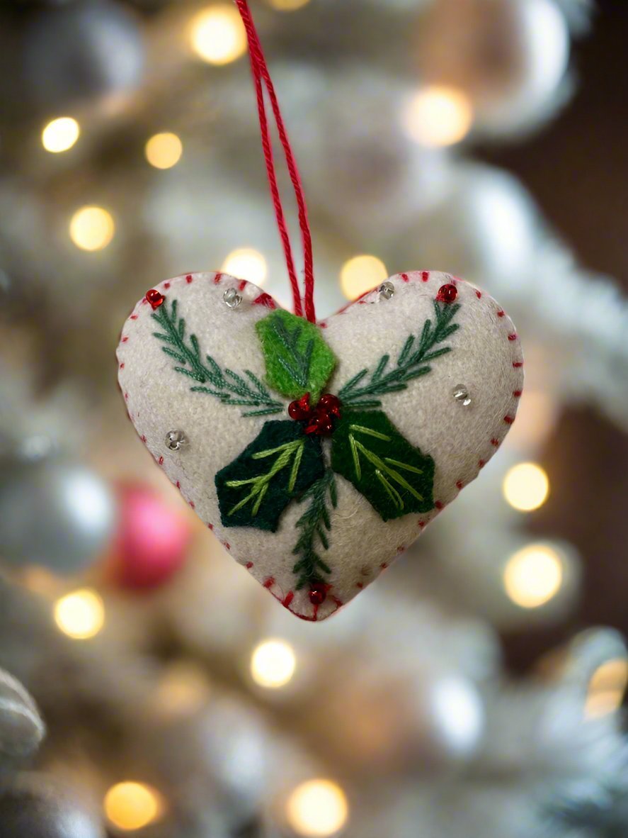 Primitive Christmas Handcrafted Felt 2" White Heart w/ Holly Ornament - The Primitive Pineapple Collection