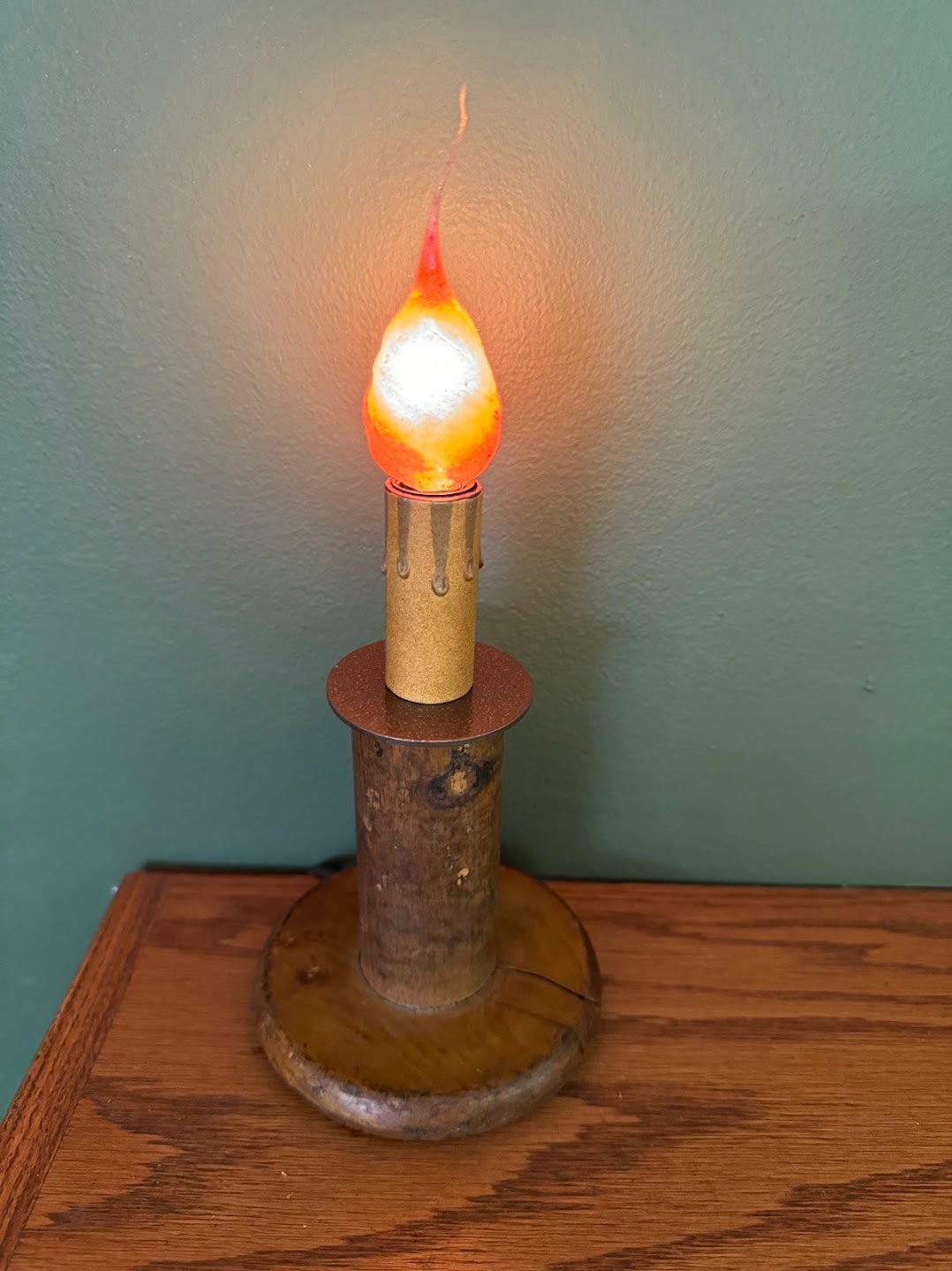 Primitive Colonial Vintage Spool Accent Lamp w/ Silicone Light Bulb - The Primitive Pineapple Collection