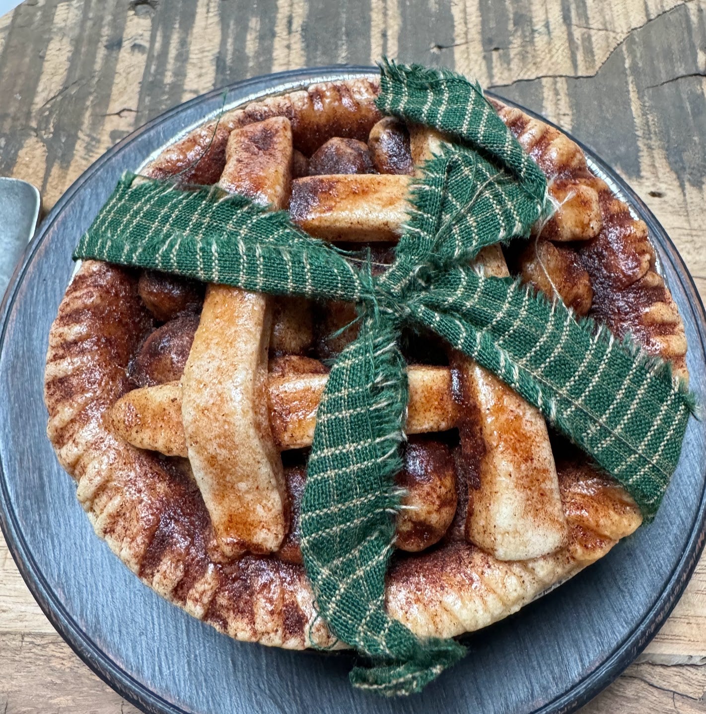 Primitive Colonial 4” Lattice Apple Pie Choice of Scent - The Primitive Pineapple Collection