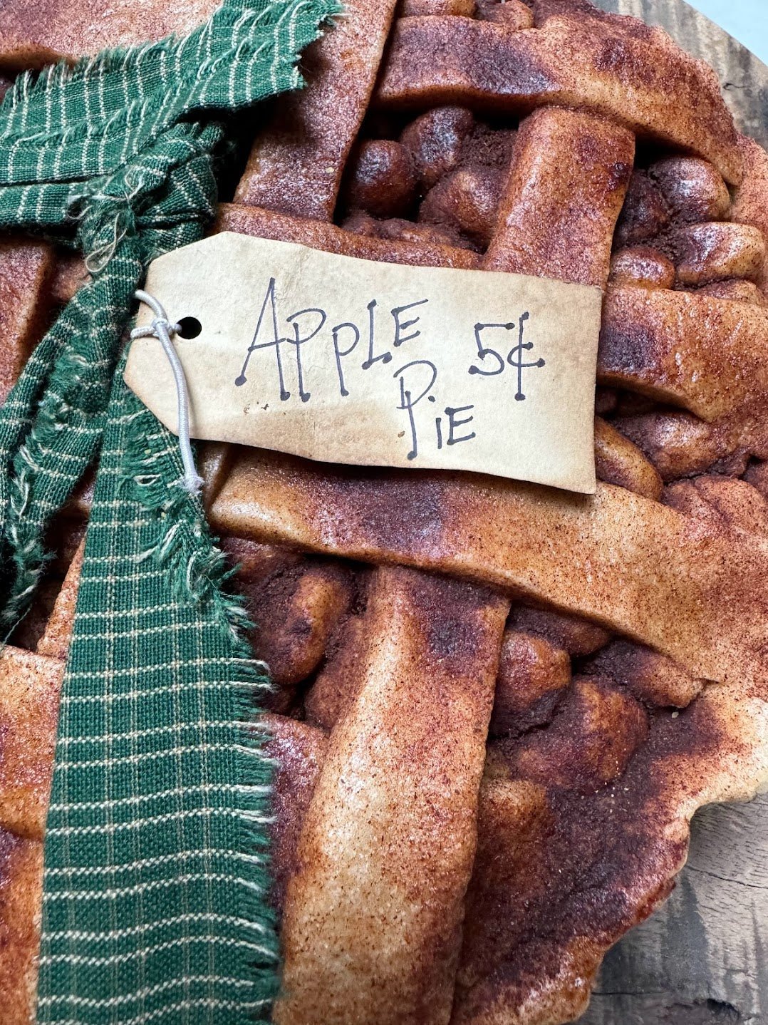Primitive Colonial 9” Lattice Apple Cinnamon Pie Choice of Scent - The Primitive Pineapple Collection