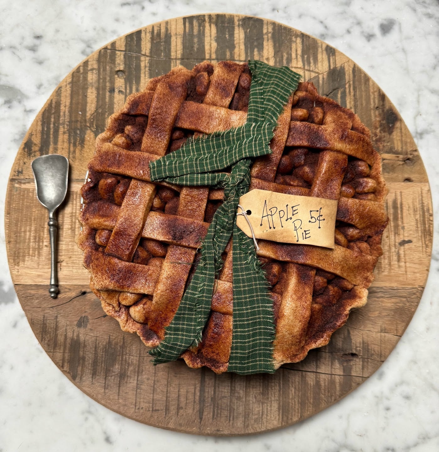 Primitive Colonial 9” Lattice Apple Cinnamon Pie Choice of Scent - The Primitive Pineapple Collection