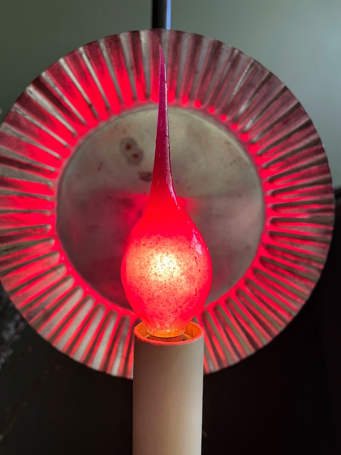 Primitive/Farmhouse 5 watt Summer Strawberry Scented Silicone Light Bulb - The Primitive Pineapple Collection
