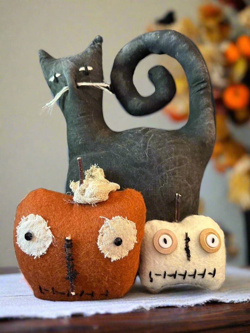 Primitive Fall Halloween Handcrafted 3pc Tom Cat with Jack O lanterns Shelf Sitter - The Primitive Pineapple Collection