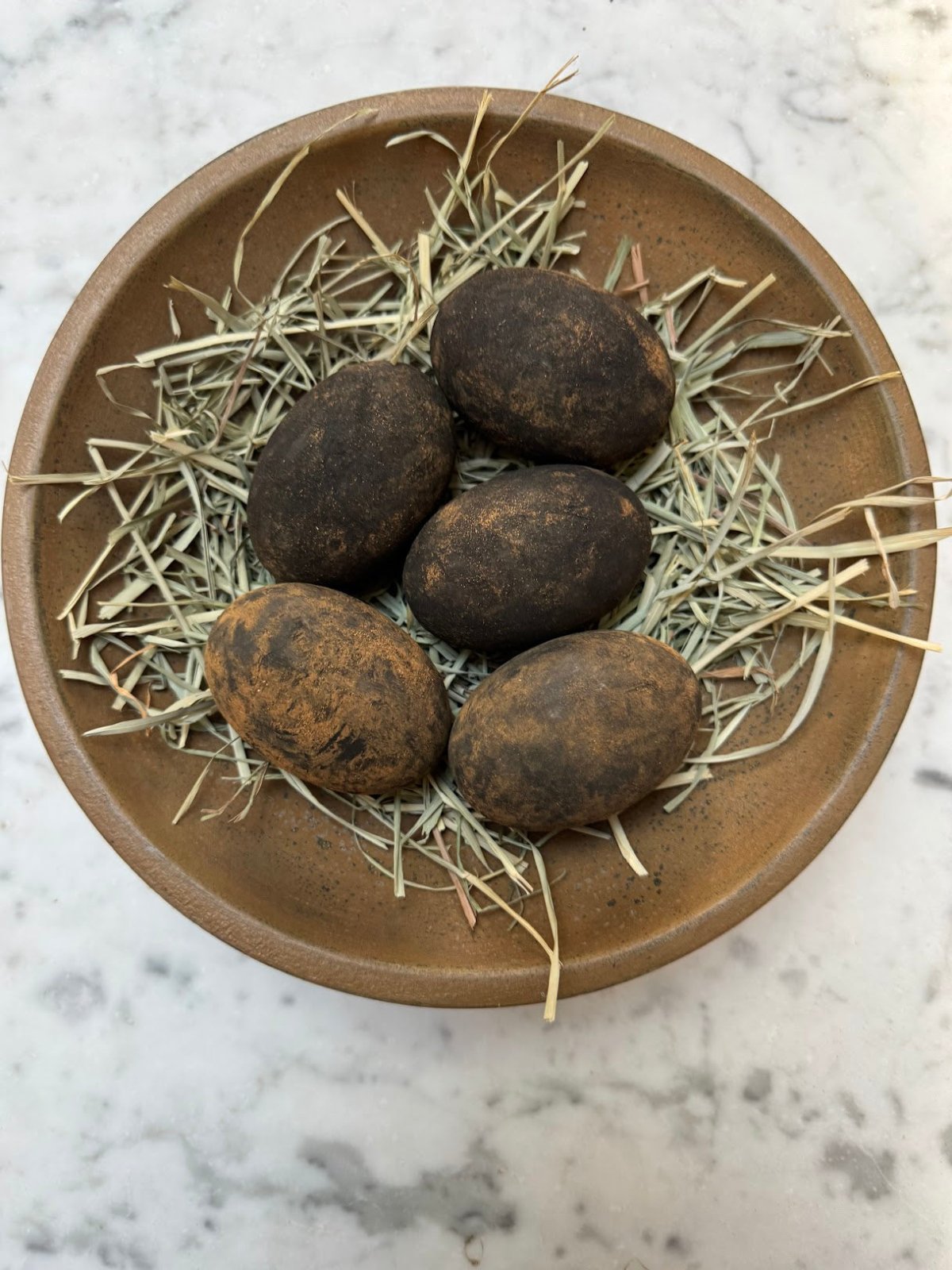 Primitive Handcrafted Black Cinnamon Dusted Eggs w/ Prim Easter Grass 5 pc - The Primitive Pineapple Collection
