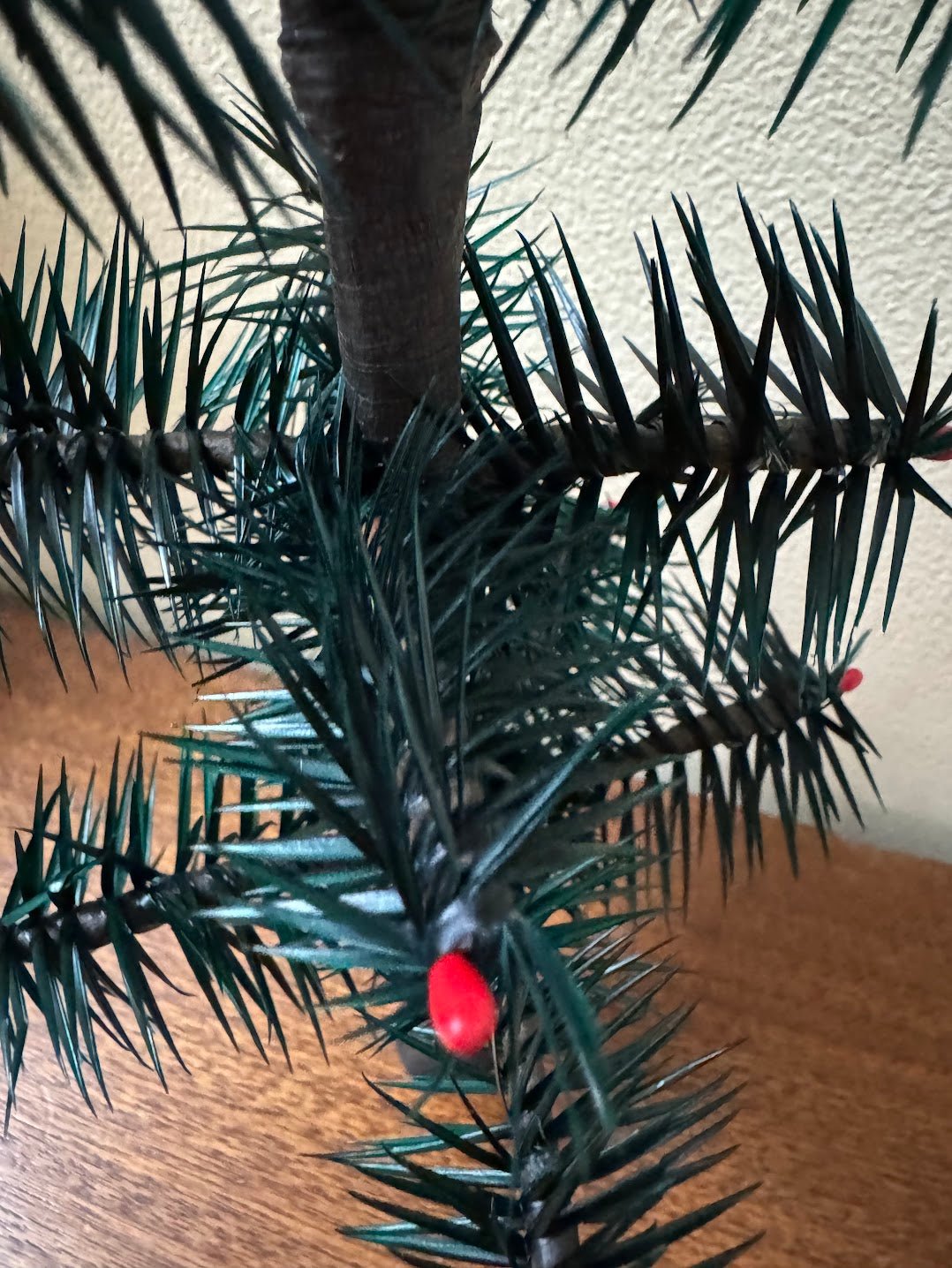 Bethany Lowe Inspired Handcrafted USA German Style Goose Feather Tree w/ Red Berries 9" - The Primitive Pineapple Collection