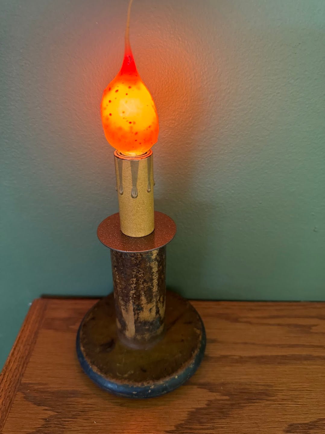 Primitive Colonial Vintage Spool Accent Lamp w/ Silicone Bulb - The Primitive Pineapple Collection