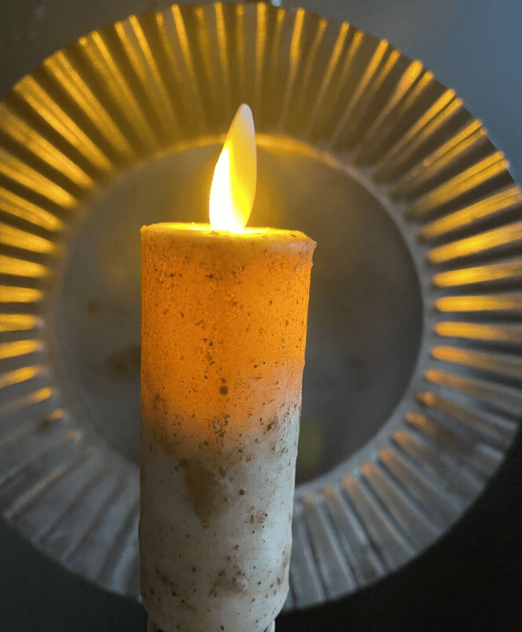 Primitive Grungy Burnt Ivory 4" Moving flame Electric Light bulb - The Primitive Pineapple Collection