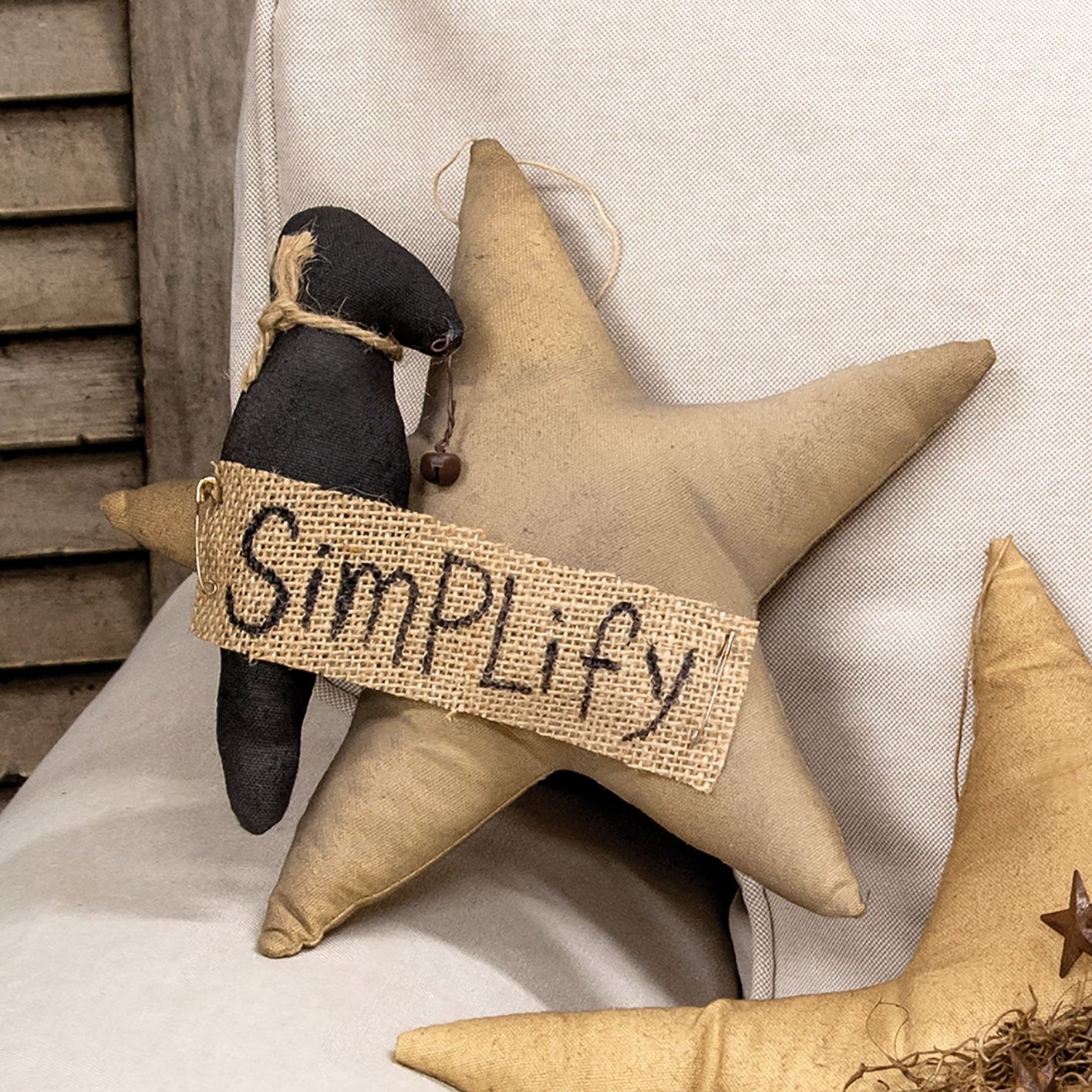 Primitive Farmhouse Simplify Fabric Star With Crow Hanging 9"