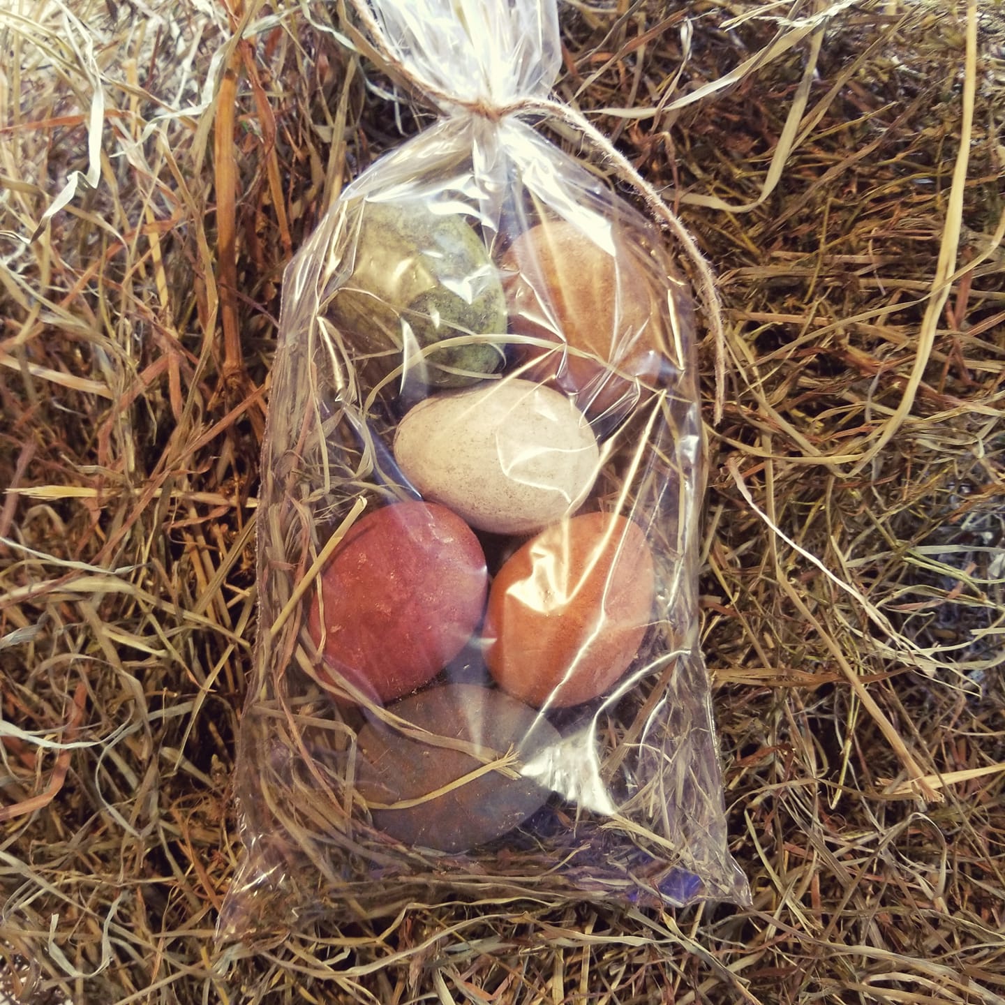 Primitive Colonial Handcrafted Spring 6 pc Egg w/ Prim Easter Grass - The Primitive Pineapple Collection