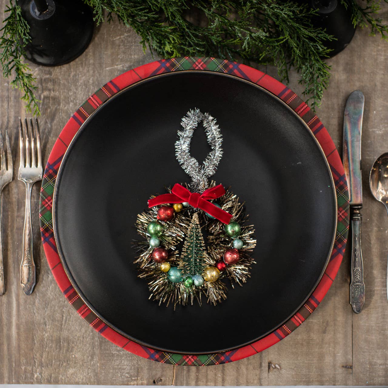 Christmas Ragon House Beaded Tinsel Wreath w/ Red Bow 4" - The Primitive Pineapple Collection