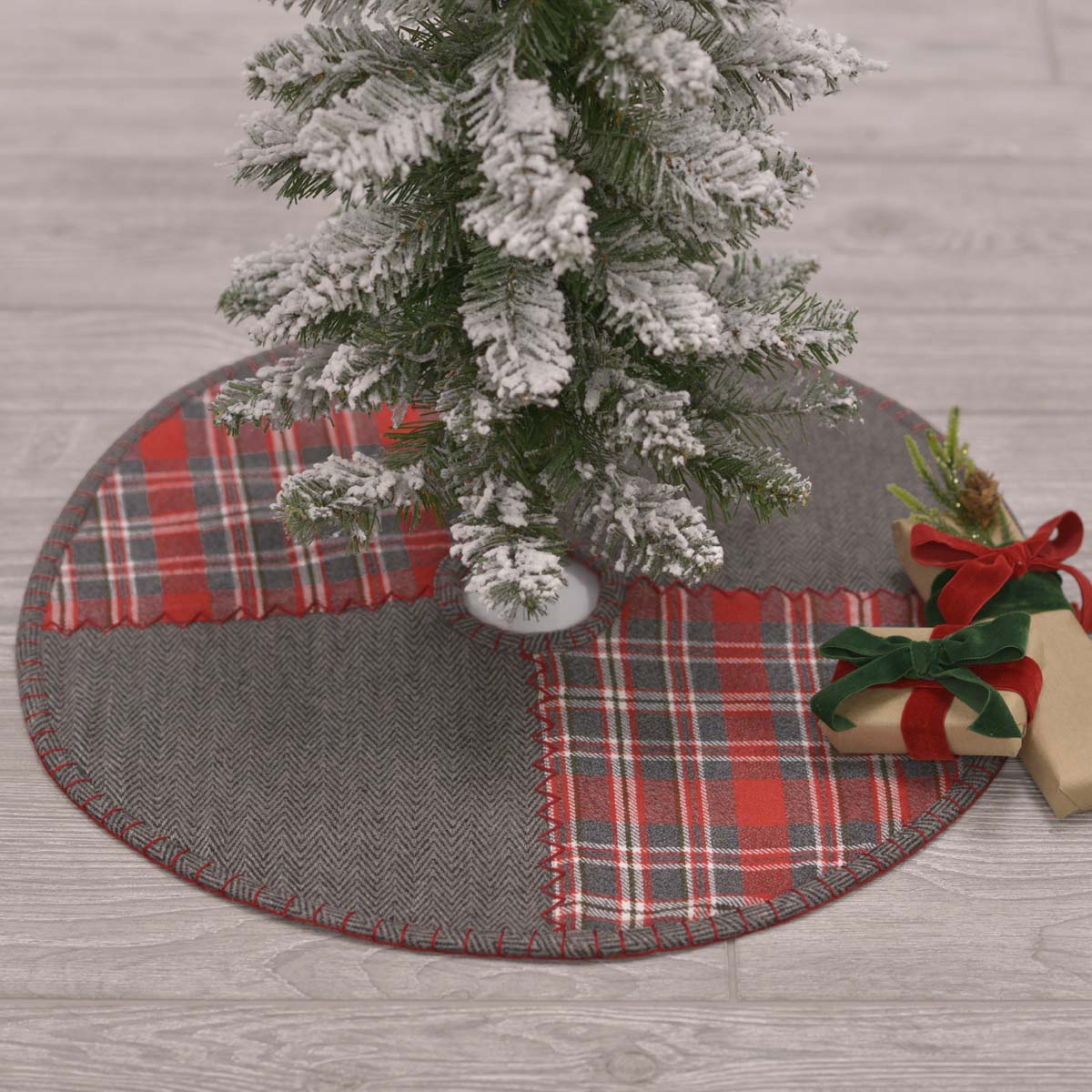 Christmas Holiday Anderson Patchwork Mini Tree Skirt 21" - The Primitive Pineapple Collection