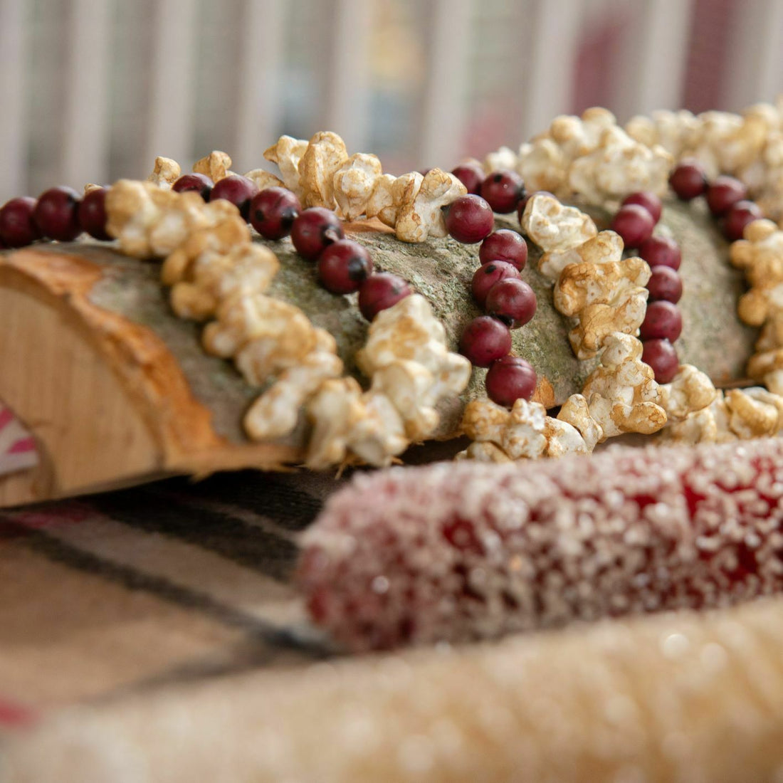 Primitive Farmhouse Popcorn &amp; Cranberry Garland Christmas 9 foot - The Primitive Pineapple Collection