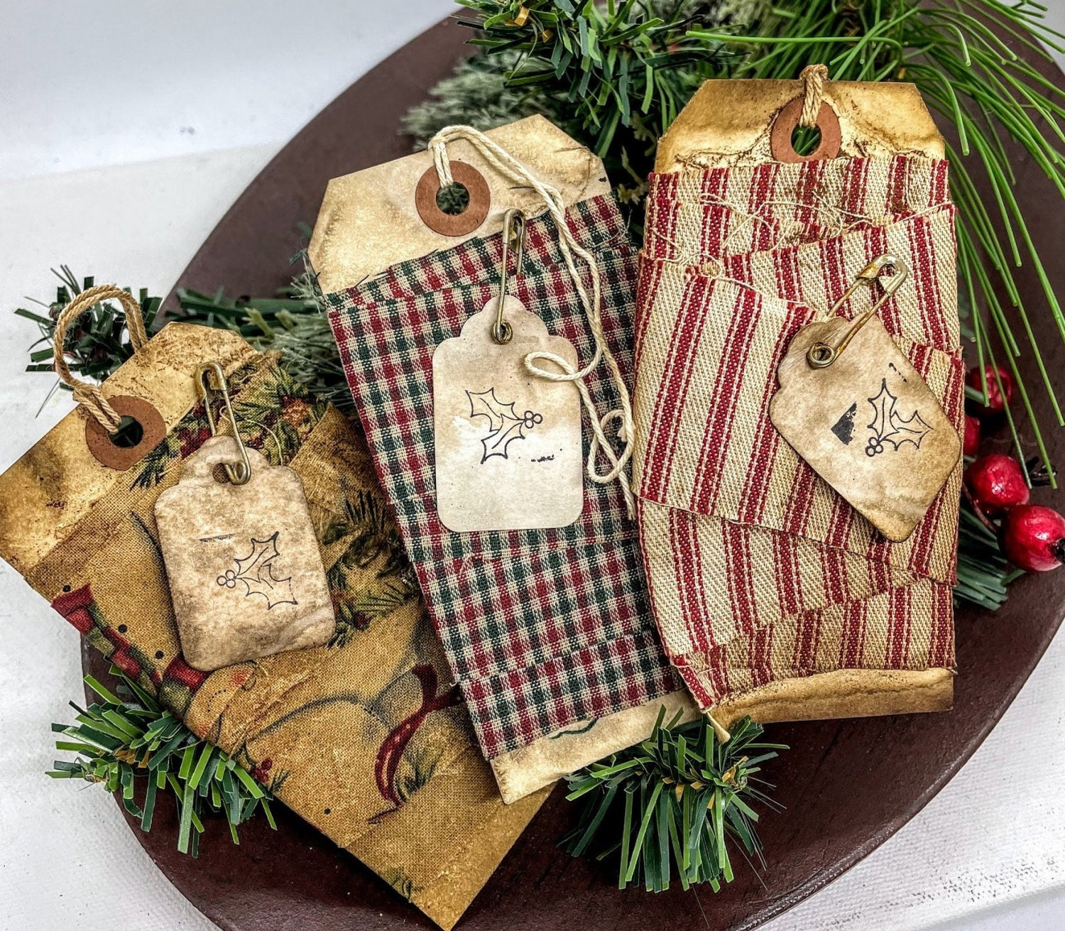 Primitive Country Christmas Wreath Scented Fabric Sample Bowl Fillers 3 pc - The Primitive Pineapple Collection