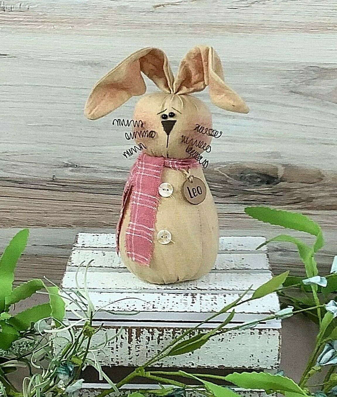 Primitive Easter Honey and Me Bunny Leo the Hare 7 1/2" x 4" - The Primitive Pineapple Collection