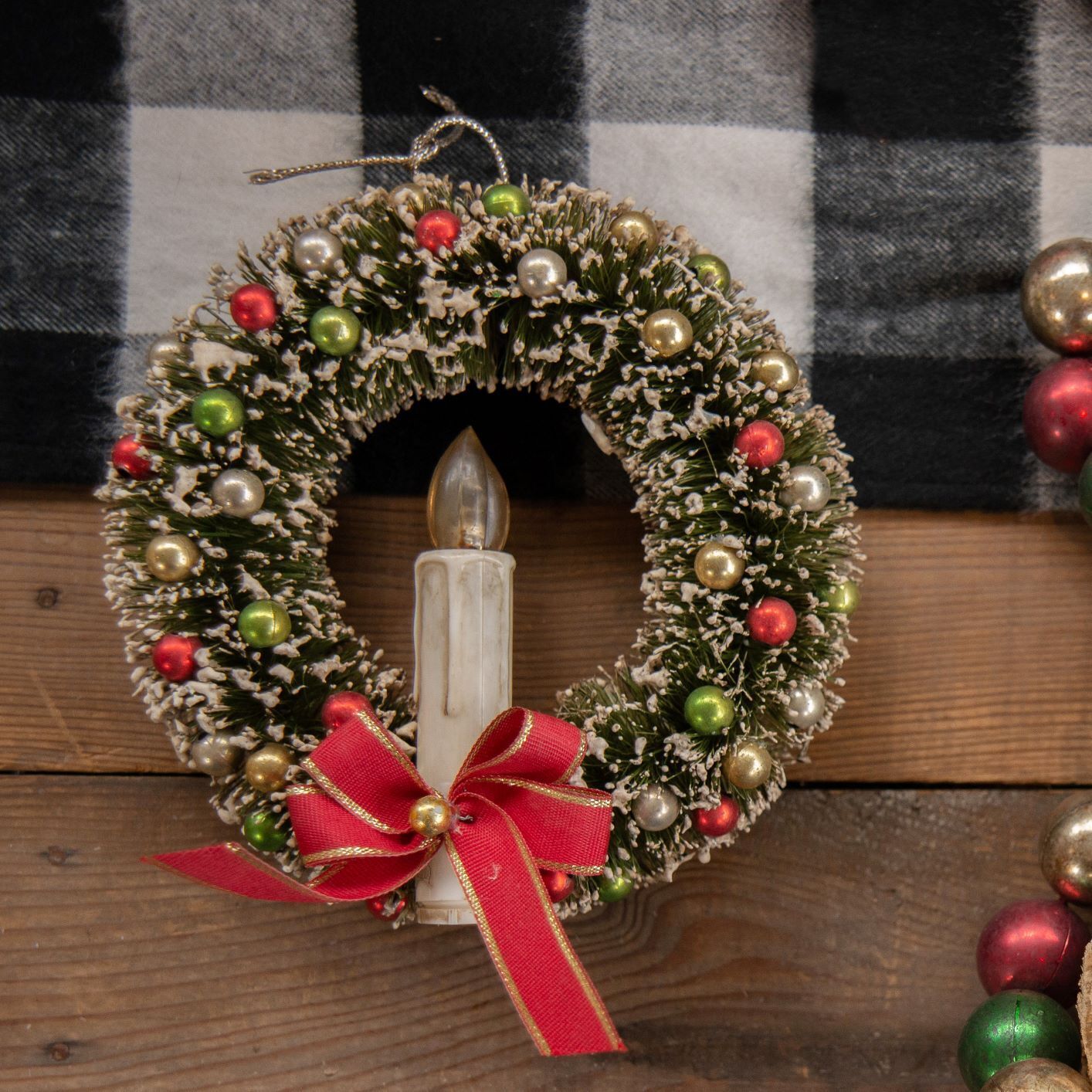 Ragon House Retro 6"Bottle Brush Wreath w/ Candle Christmas Authorized Dealer - The Primitive Pineapple Collection