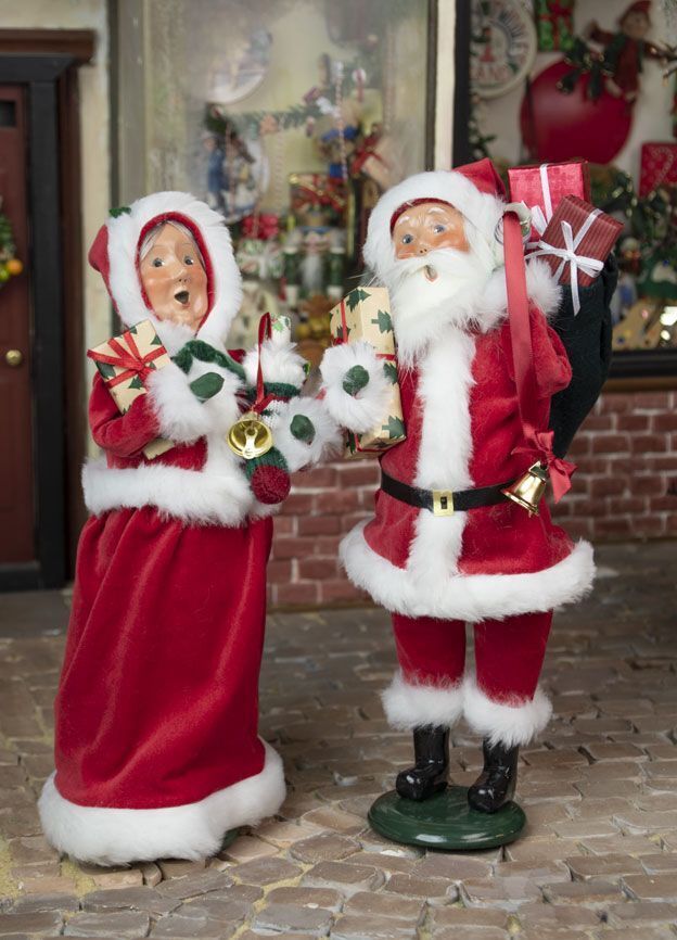 Byers Choice Carolers Christmas Classic Message Mrs Santa w/ Gifts ZBC79WB - The Primitive Pineapple Collection