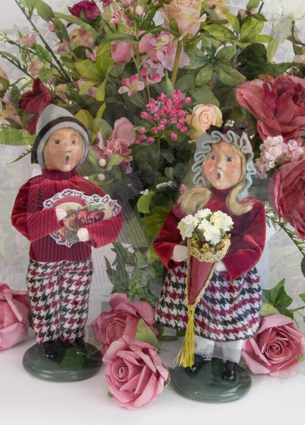 Primitive Colonial Byers Choice Valentines Day Girl w/ Flowers Caroler 2023 New - The Primitive Pineapple Collection