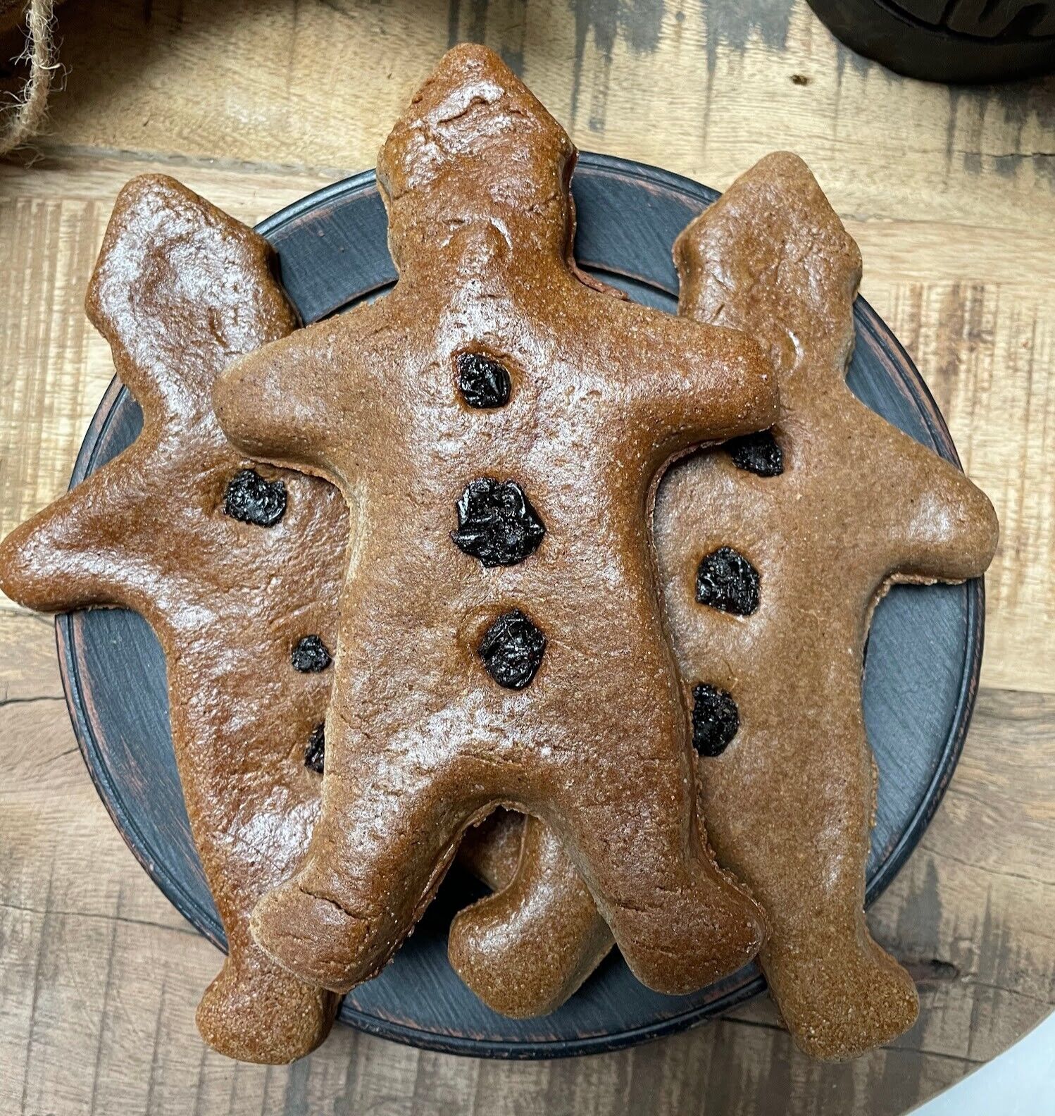 Primitive Farmhouse Vintage look 3pc Gingerbread Men Cookies w/ Raisins Christmas - The Primitive Pineapple Collection