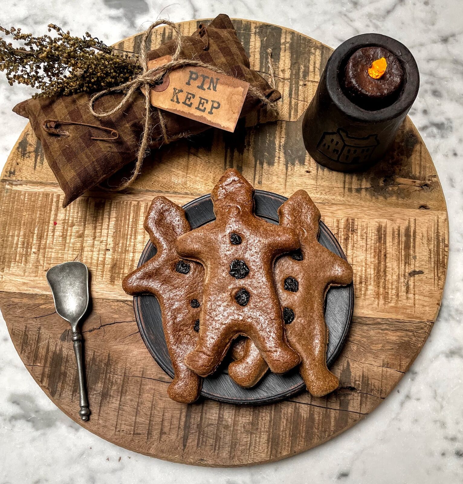 Primitive Farmhouse Vintage look 3pc Gingerbread Men Cookies w/ Raisins Christmas - The Primitive Pineapple Collection