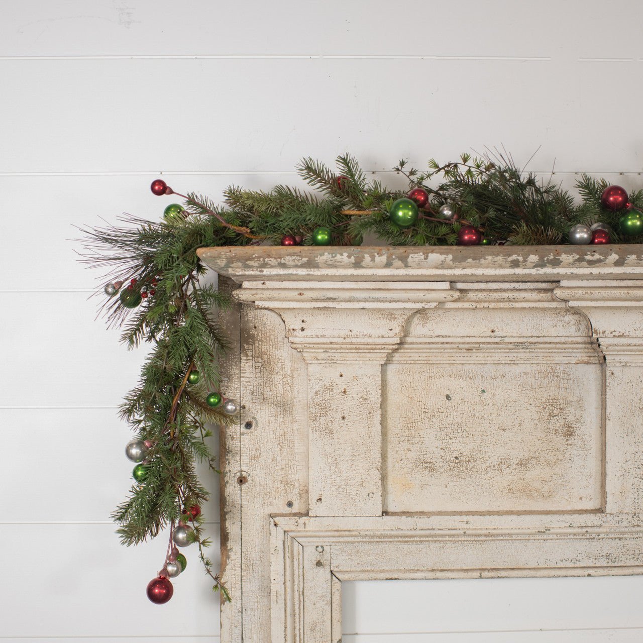Christmas Ragon House Vintage Look 72" Red/Green/Silver Ball Garland - The Primitive Pineapple Collection