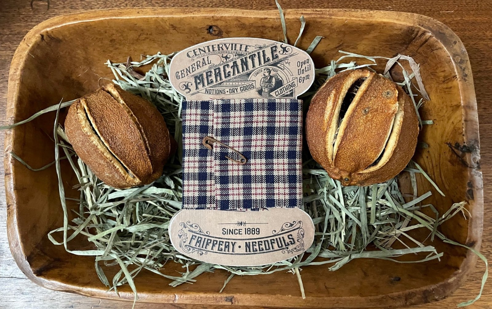 Primitive Country Wood Notions Wrap with Homespun 5" - The Primitive Pineapple Collection