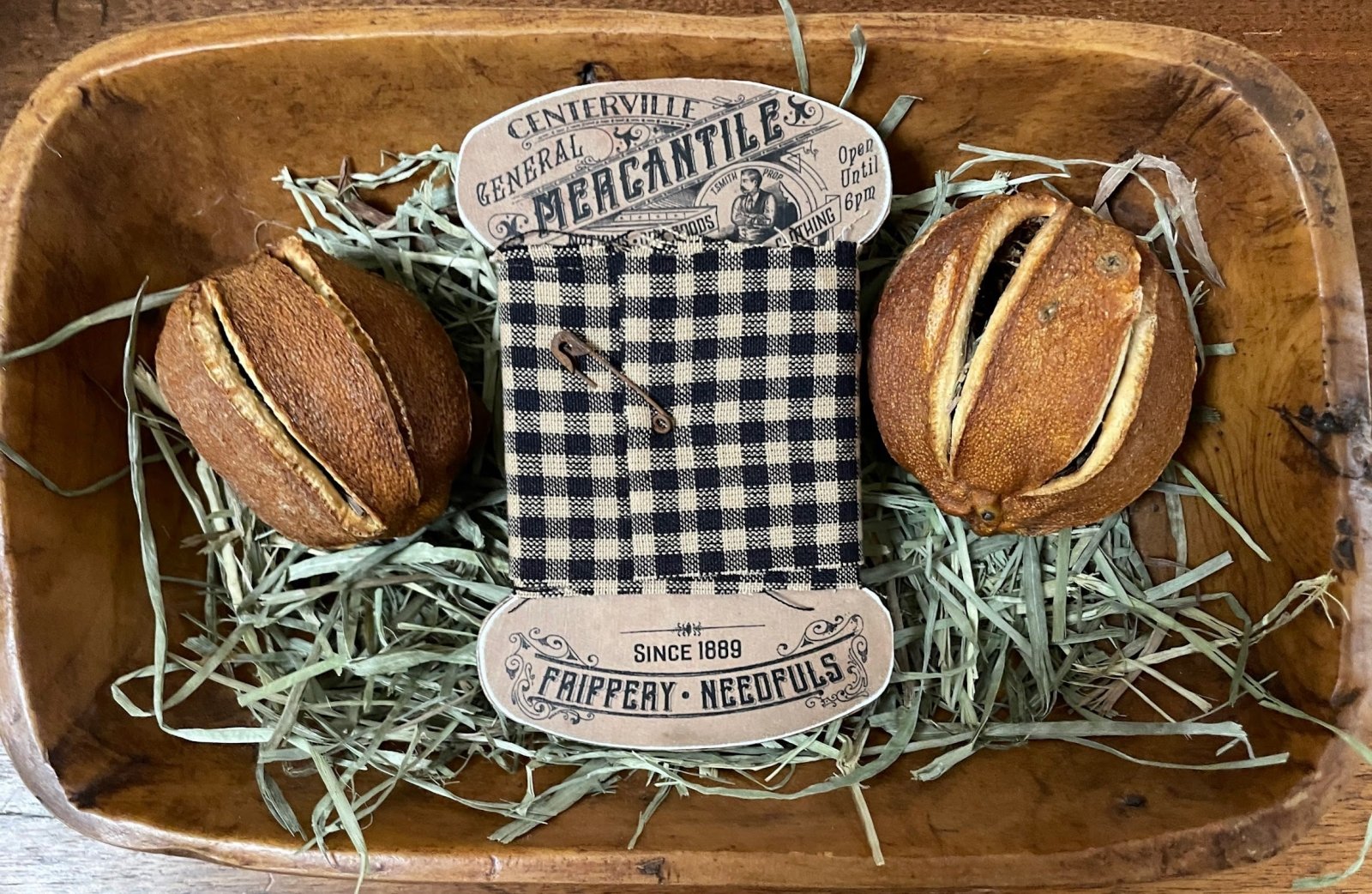 Primitive Country Wood Notions Wrap with Homespun 5" - The Primitive Pineapple Collection