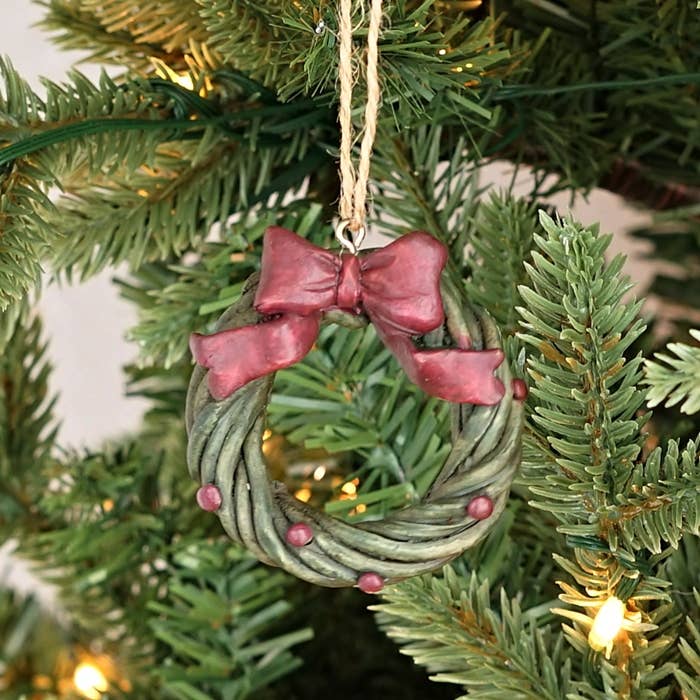 Primitive Christmas Resin Old World Holiday Wreath Ornament 2.5" - The Primitive Pineapple Collection
