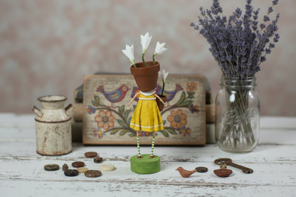 Esc and Company Lori Mitchell Pot Head 18006 - The Primitive Pineapple Collection