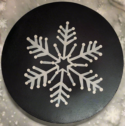 Primitive Wood Christmas Snowflake Plate, 6&quot; 3 Assorted - The Primitive Pineapple Collection