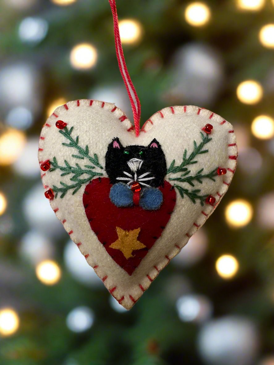 Primitive Christmas Handcrafted Felt 3&quot; White Heart w/ Cat Ornament