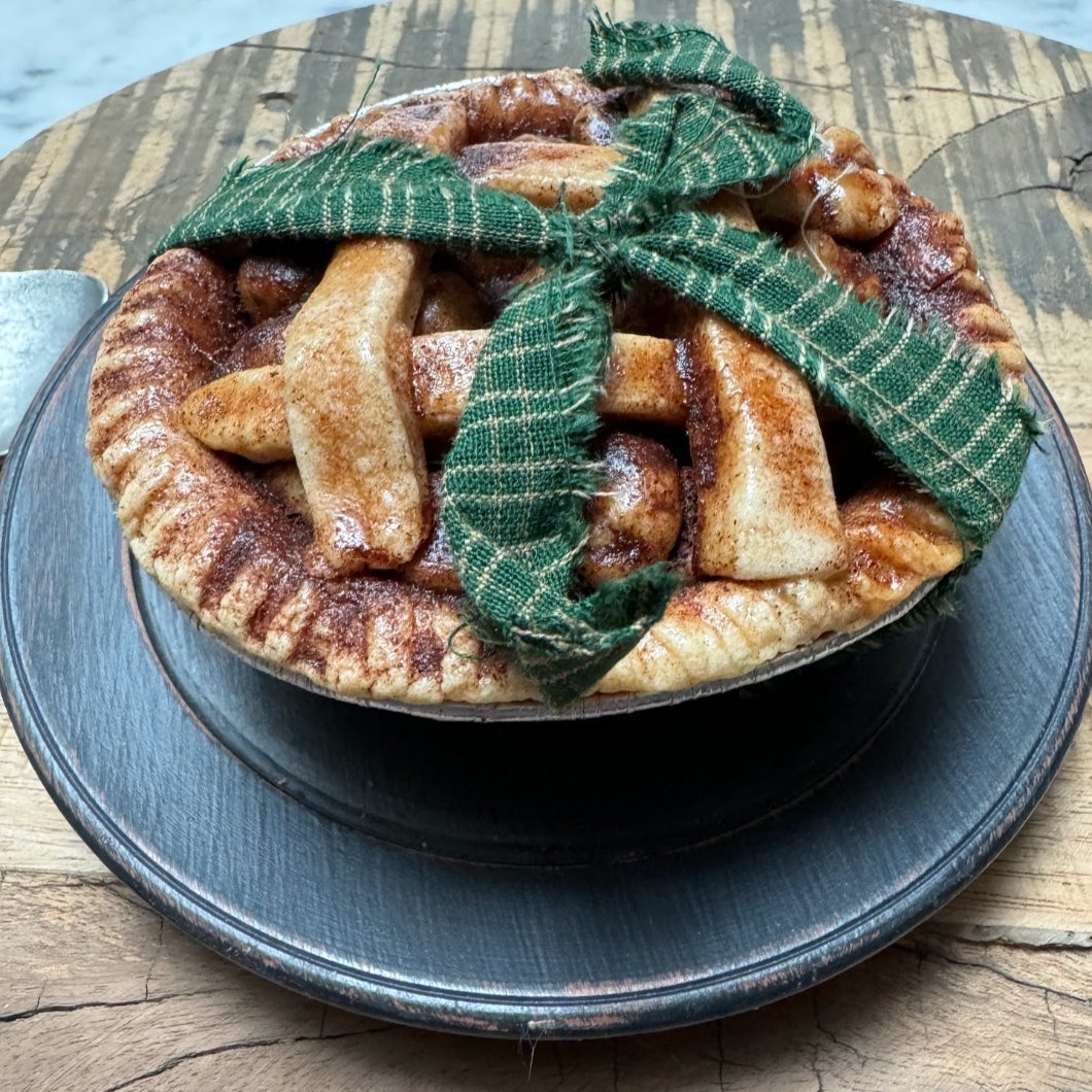 Primitive Colonial 4” Lattice Apple Pie Choice of Scent - The Primitive Pineapple Collection