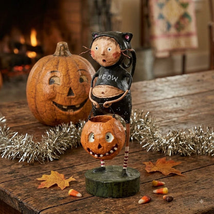 Lori Mitchell Fraidy Cat Halloween Figurine | ESC &amp; Company 70318 - The Primitive Pineapple Collection