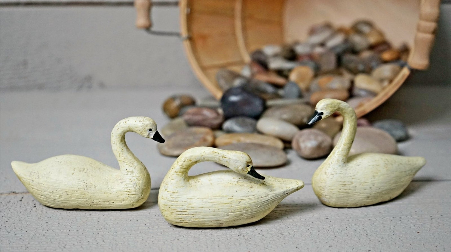 Primitive Farmhouse 3 pc Ivory Swan Shelf Sitters 4.5&quot; - The Primitive Pineapple Collection