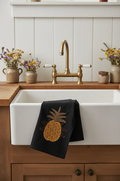 Primitive Welcome Pineapple w/ Bittersweet Berries Towel