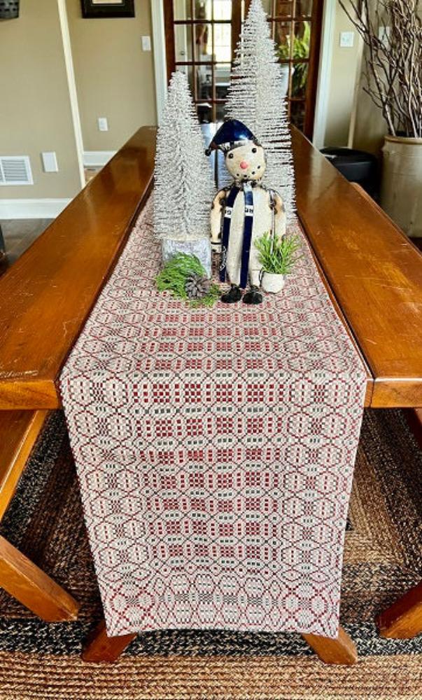 Primitive Christmas Smithfield Red/Green/Linen Short 32" Table Runner - The Primitive Pineapple Collection