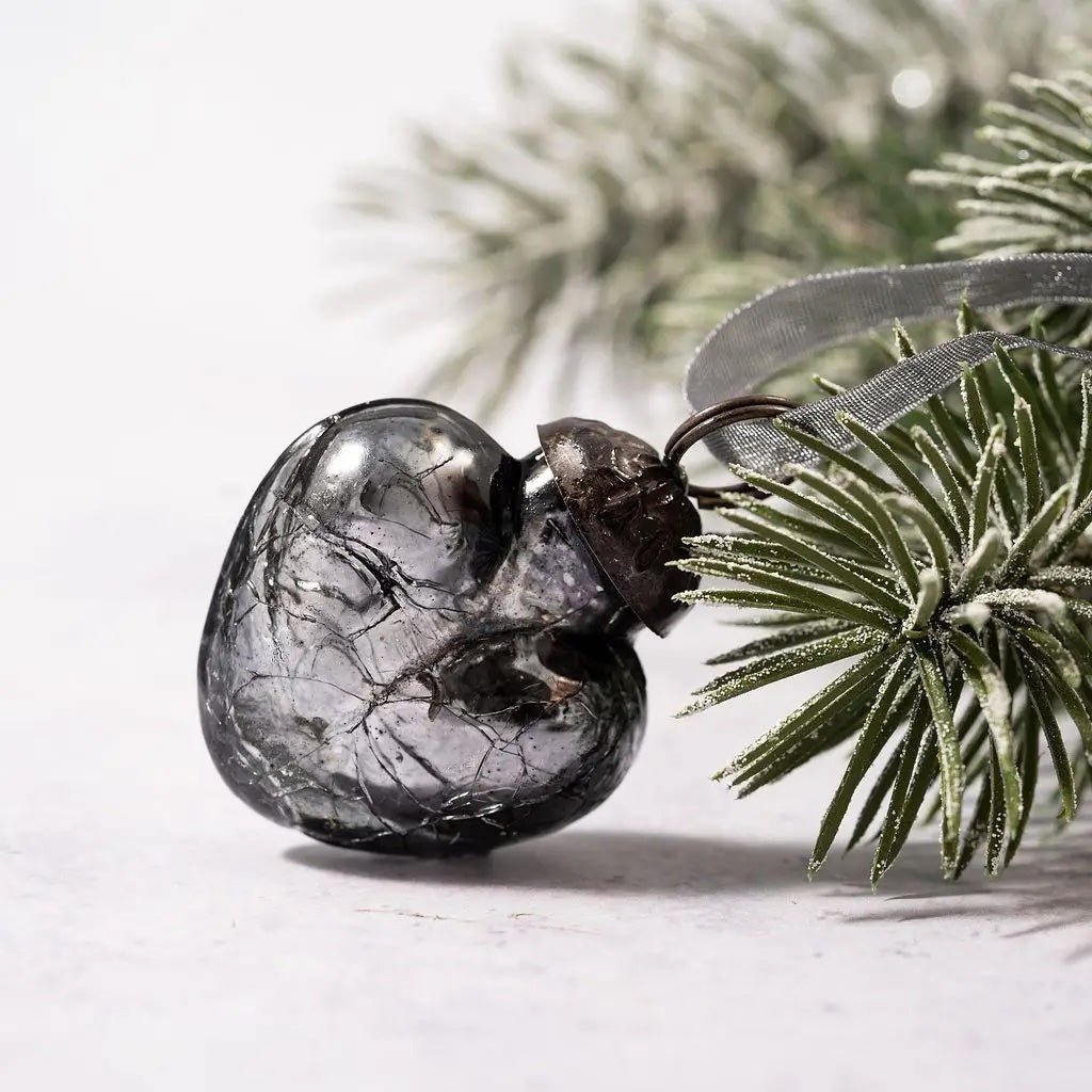 Christmas Handmade 1” Crackle Slate Heart Ornaments 6 pc Set - The Primitive Pineapple Collection