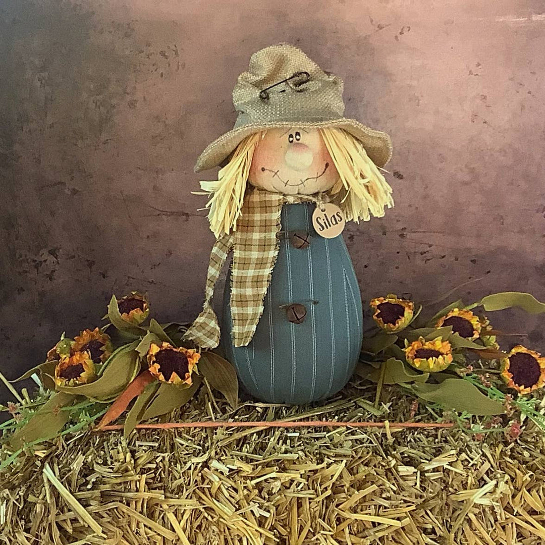 Honey and Me Halloween Silas the Goofy Scarecrow F23601 - The Primitive Pineapple Collection