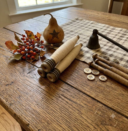 Primitive Everyday ONE pc 6.5" Beige Yarn on Wood Quill