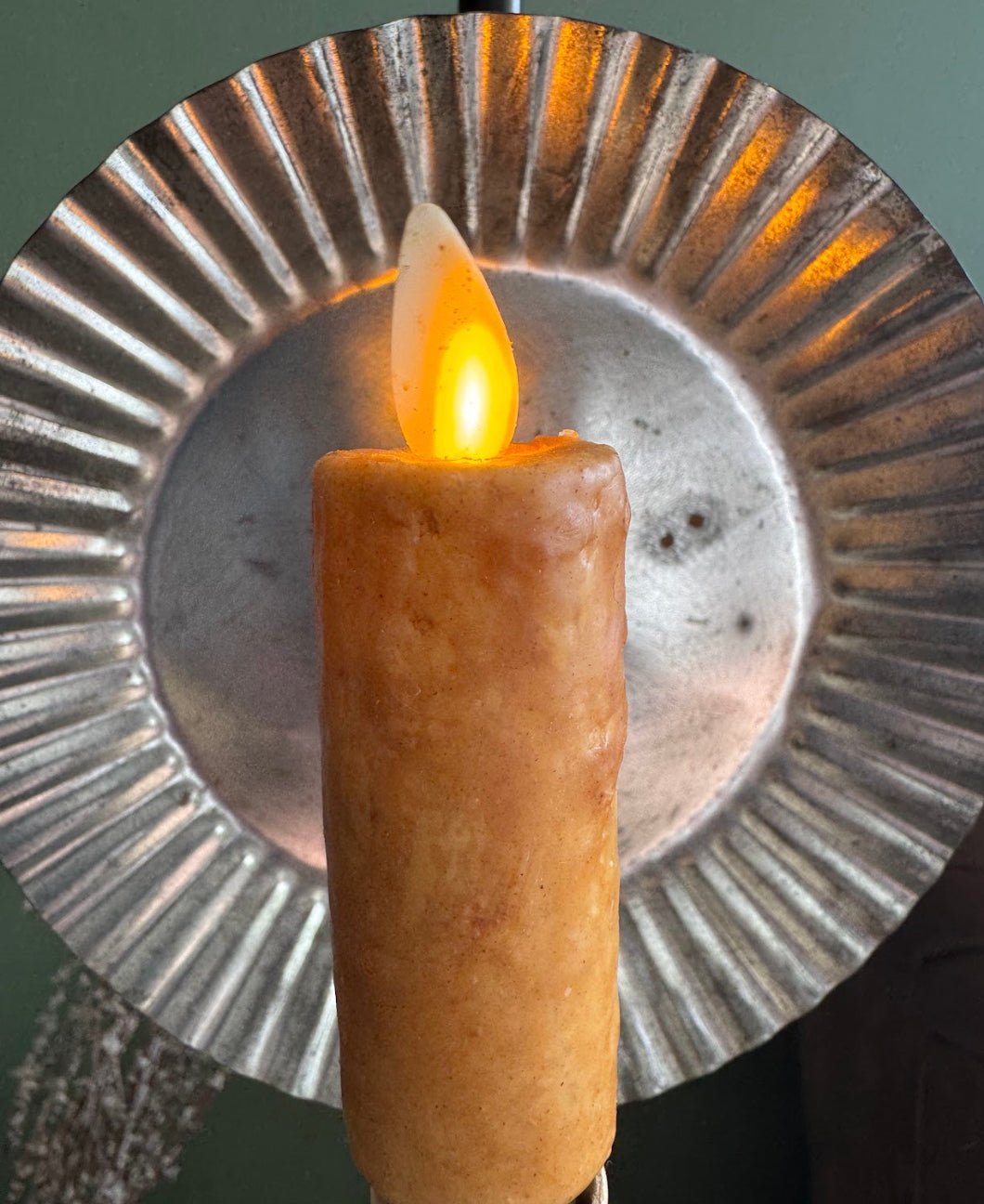 Primitive Grungy Burnt Ivory 4" Moving flame Electric Light bulb - The Primitive Pineapple Collection