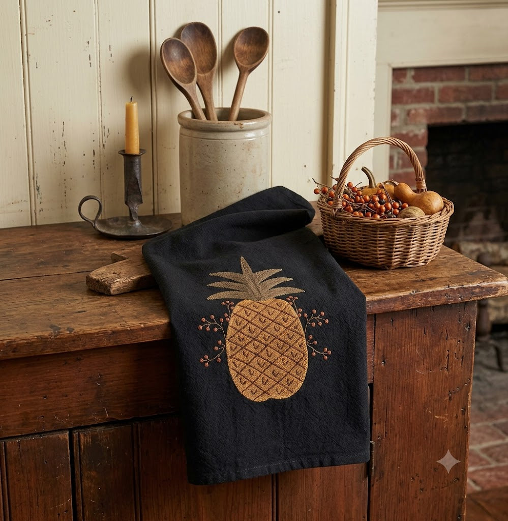 Primitive Welcome Pineapple w/ Bittersweet Berries Towel