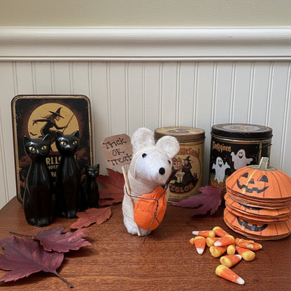 Primitive Handcrafted USA Halloween Trick or Treat Mummy Mouse w/ Pumpkin