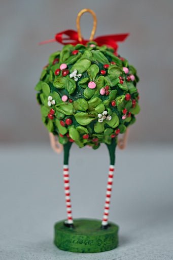 ESC and Company Christmas Lori Mitchell Christmas Kisses Figurine 14469 - The Primitive Pineapple Collection