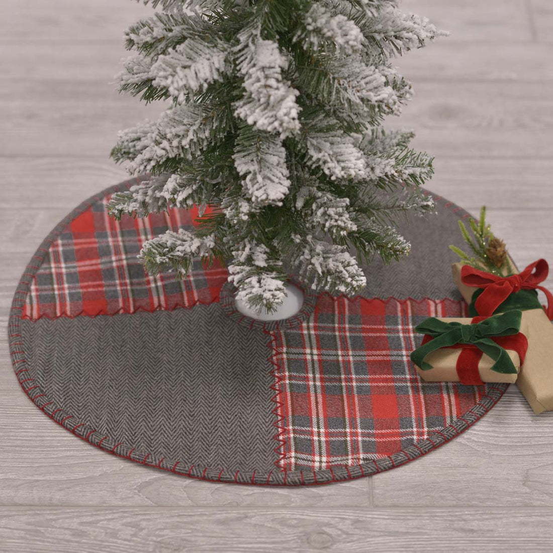 Christmas Holiday Anderson Patchwork Mini Tree Skirt 21&quot; - The Primitive Pineapple Collection