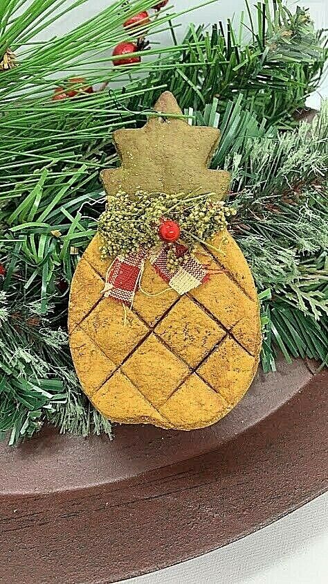 HANDMADE PINEAPPLE CHRISTMAS Sweet Annie, Ribbon ,Berry. - The Primitive Pineapple Collection