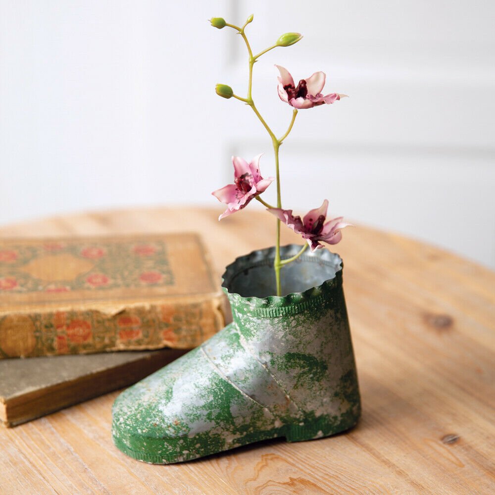 Primitive Farmhouse Rusty Boot Planter - The Primitive Pineapple Collection