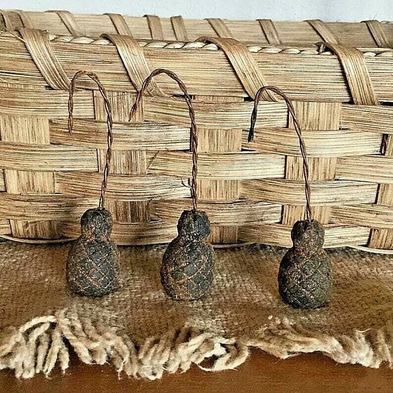 Primitive-blackened beeswax-mini pineapple hanging ornie scented colonial - The Primitive Pineapple Collection