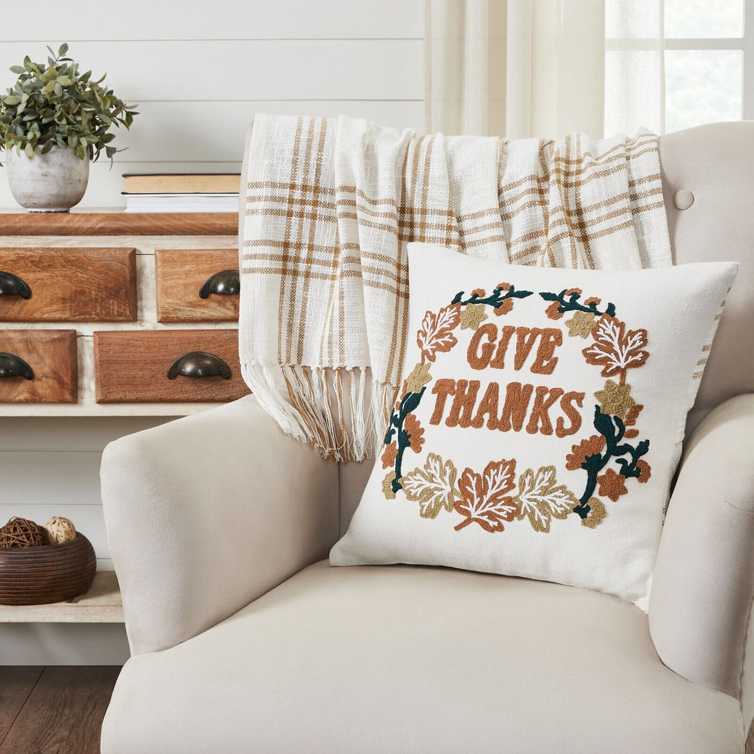 Primitive Farmhouse Autumn Give Thanks Embroidered Throw Pillow - The Primitive Pineapple Collection