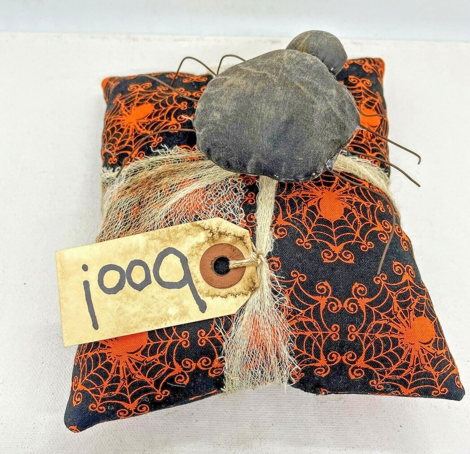 Primitive Halloween Vintage Fabric Pillow Tuck Spider metal legs 6&quot; x 5.5&quot; - The Primitive Pineapple Collection